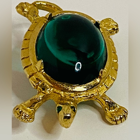 Vintage Joseph Bobley Gold Turtle Brooch with Green Gem - Picture 6 of 8
